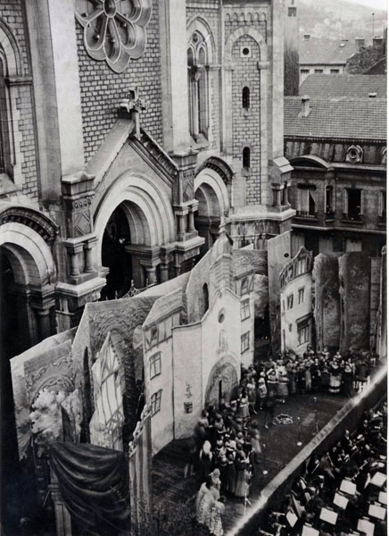 Sur le parvis de Saint-Charles, le 12 juillet 1942