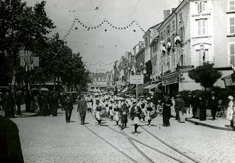 Une Fête de la Jeunesse à Roanne vers 1914