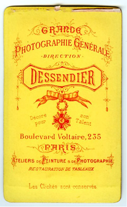 Verso d'une photo-carte issue de l'atelier parisien de Dessendier