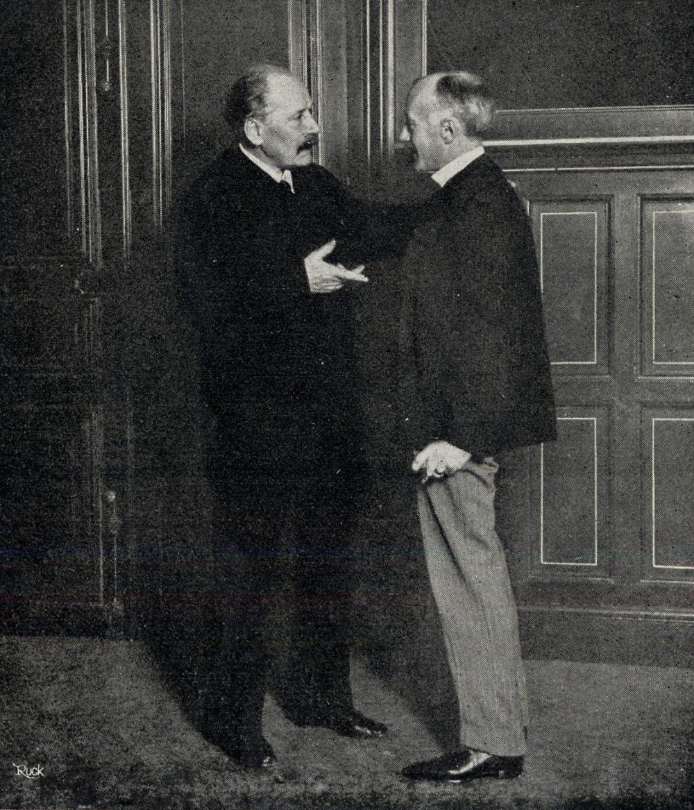Jules Massenet s'adressant à l'artiste Siegfried Wagner pendant une répétition.<br>