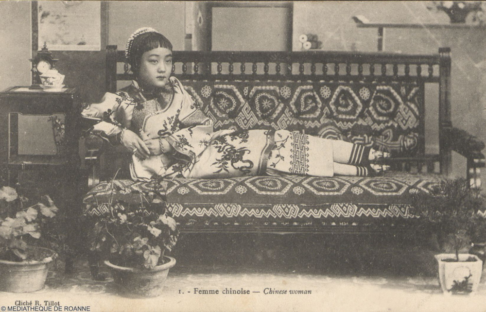 Femme chinoise.Chinese woman. Fonds Claude Dethève. Médiathèque de Roanne.<br>
