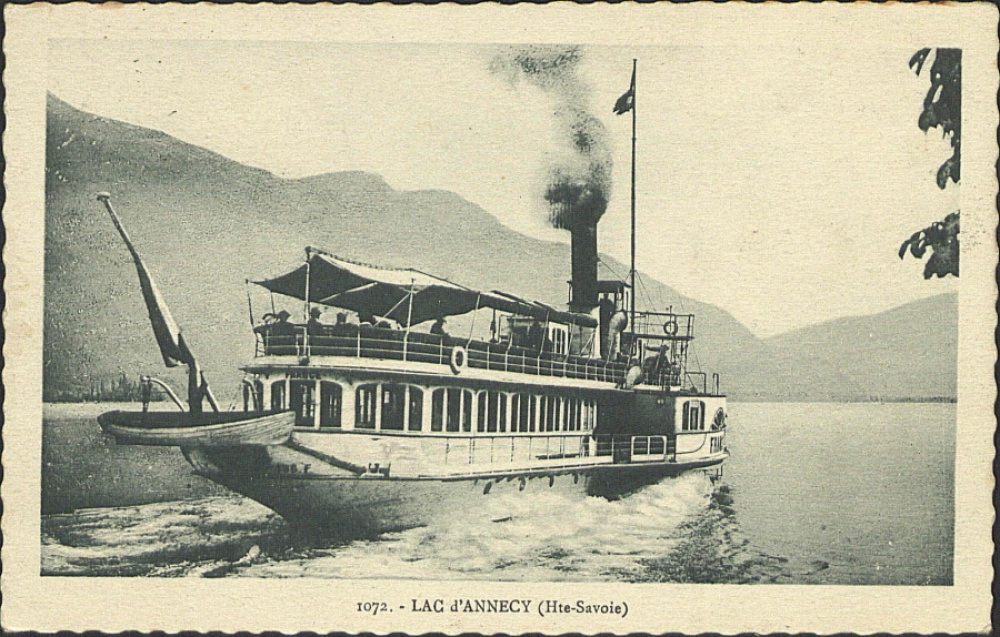 Le lac d'Annecy. Vue d'un bateau à vapeur. © Médiathèque d'Annecy.<br>