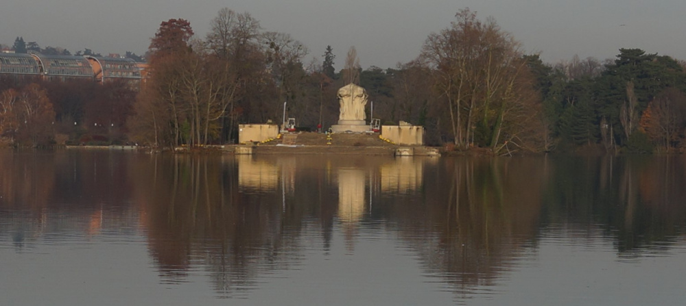 Monument aux Morts ( sculpteurs Jean-Baptiste et Auguste Larrivé, Louis Bertola, Claude Grange, 1924-1930), parc de la Tête-d'Or, Lyon<br>